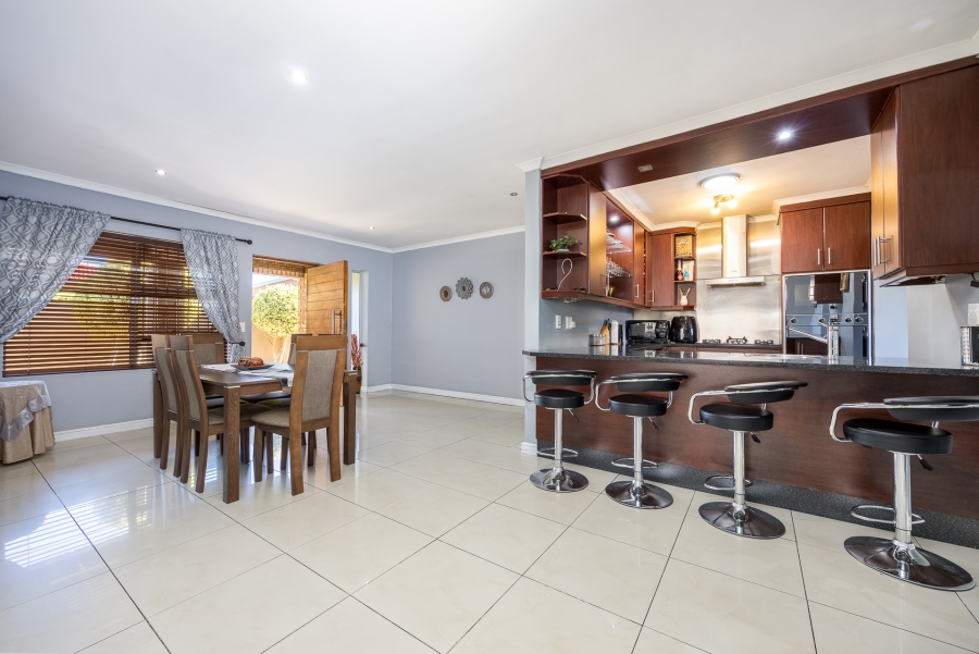 4 Bedroom Property for Sale in Protea Heights Western Cape